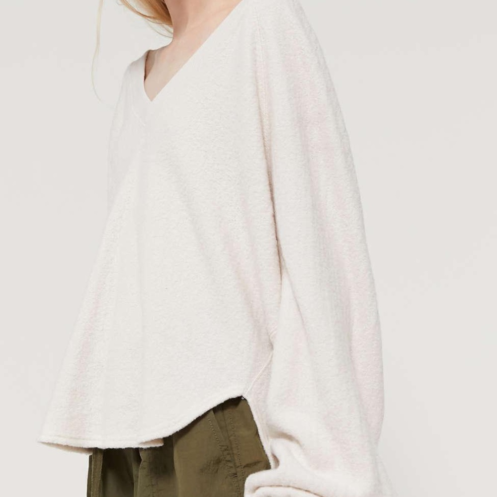 UO Lilith Cozy V-Neck Top